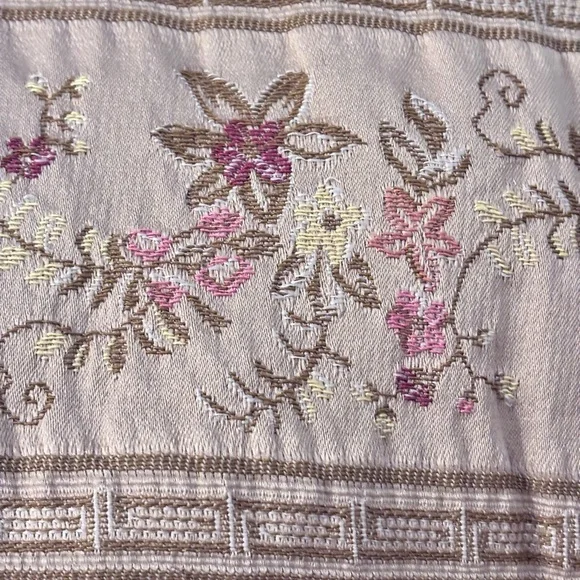 Croscill King Comforter in Cream and Pink Floral - Picture 5 of 16